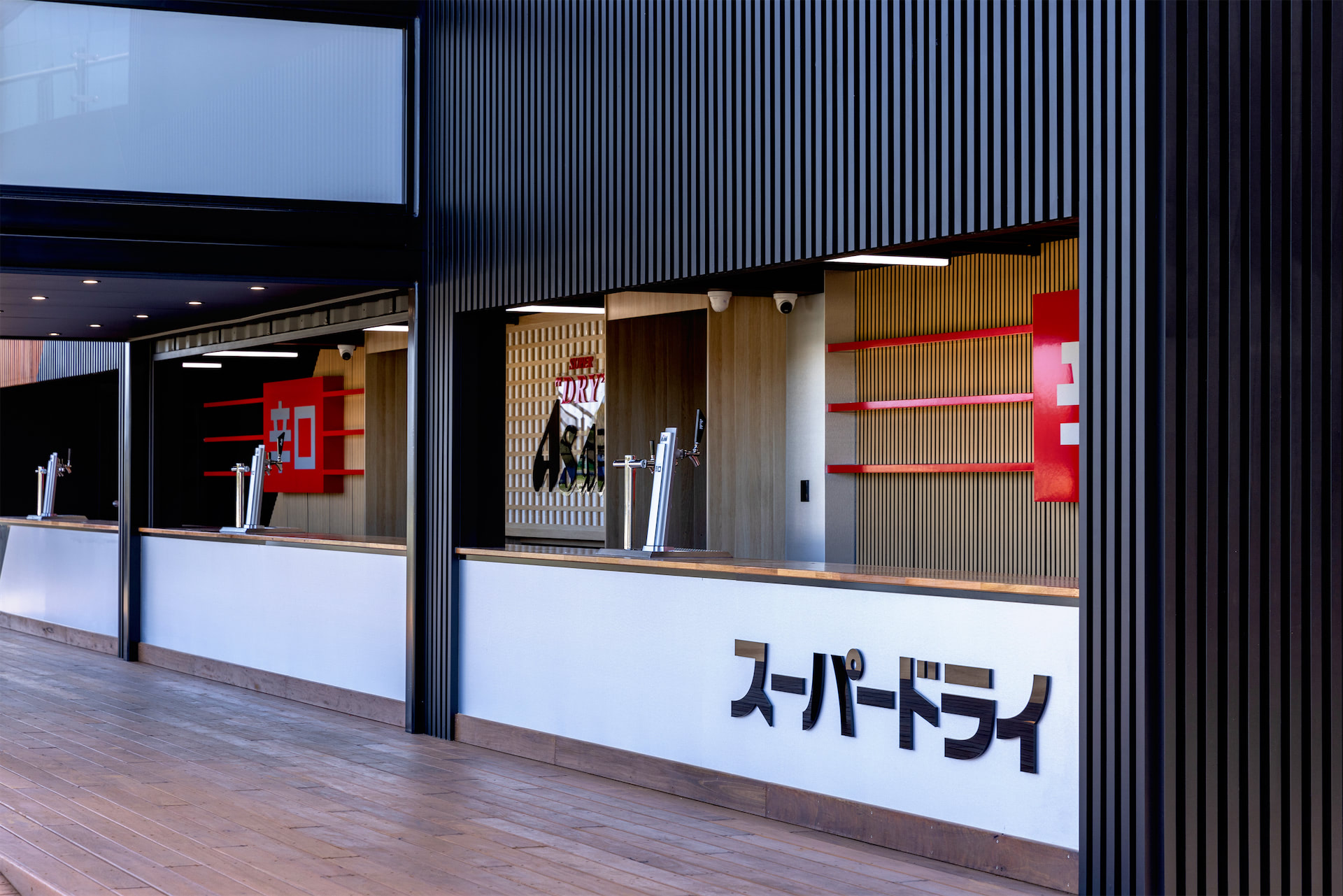 Seamless integration between Groblox modular structures and shipping containers to deliver a unique and functional bar area